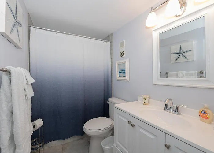 Coastal Amazing Location! 50 Steps To The Apartment Clearwater Beach