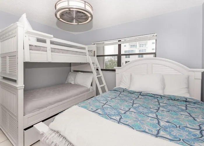 Coastal Amazing Location! 50 Steps To The Apartment Clearwater Beach