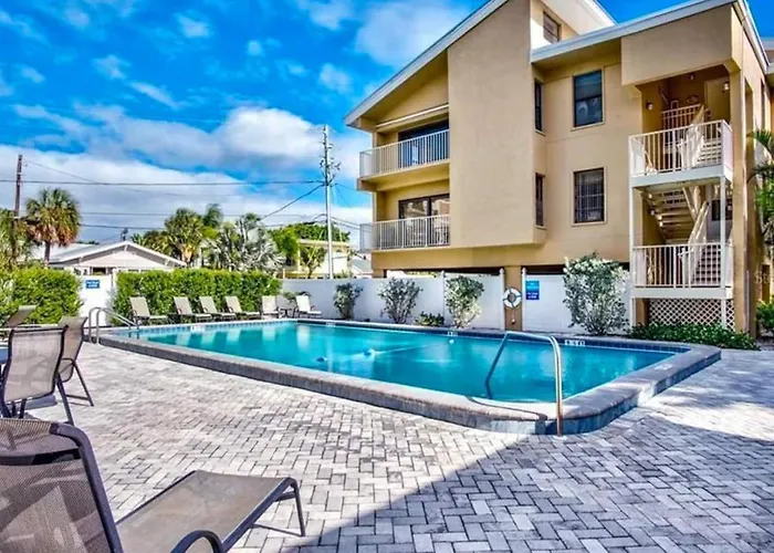 Coastal Amazing Location! 50 Steps To The Clearwater Beach