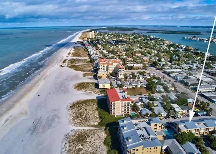 Coastal Amazing Location! 50 Steps To The Apartment