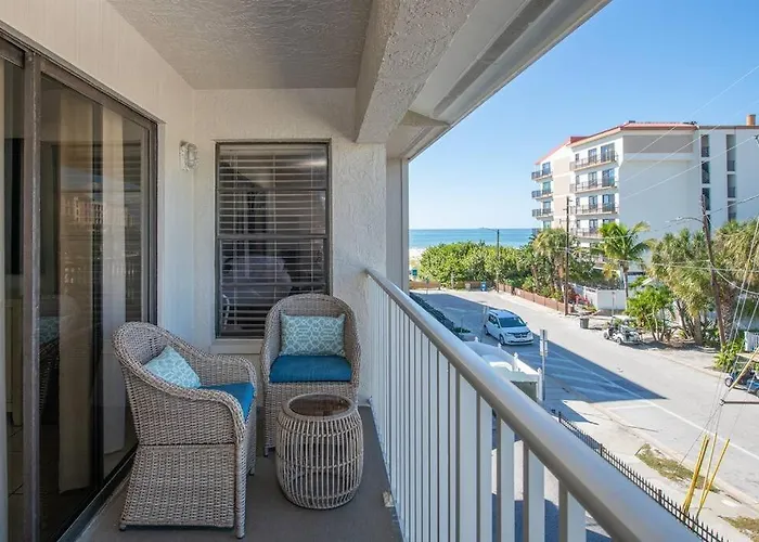 Apartment Coastal Amazing Location! 50 Steps To The Clearwater Beach